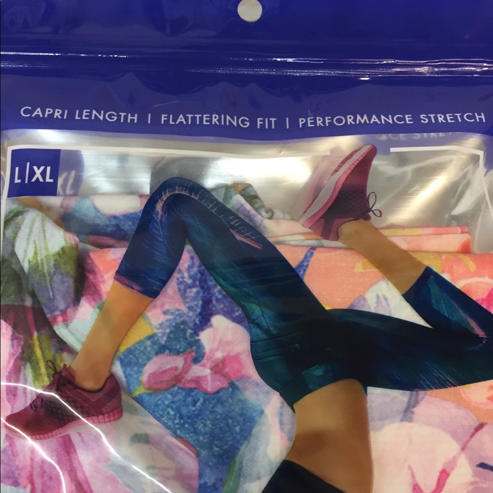 Blue Star Multicolor Floral Capri Leggings Women’s - Picture 8 of 12
